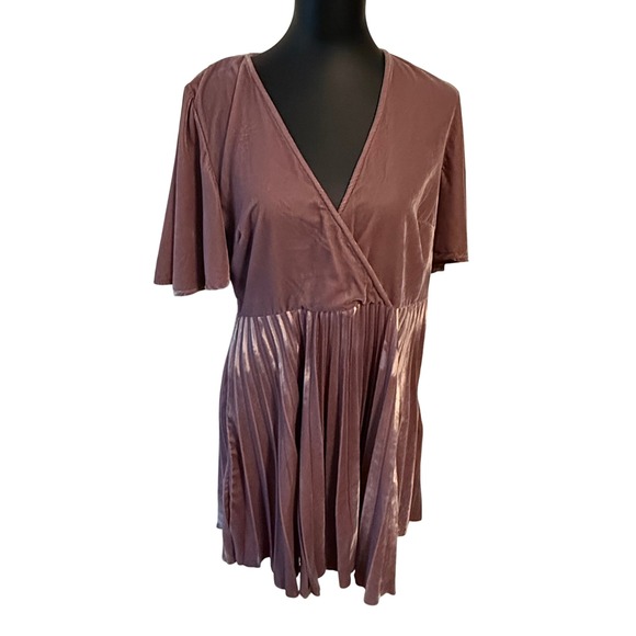 ASOS Velvet Burnout Dress Pleated Skirt Short Sleeve Mauve Ladies Size 10 - Picture 2 of 9